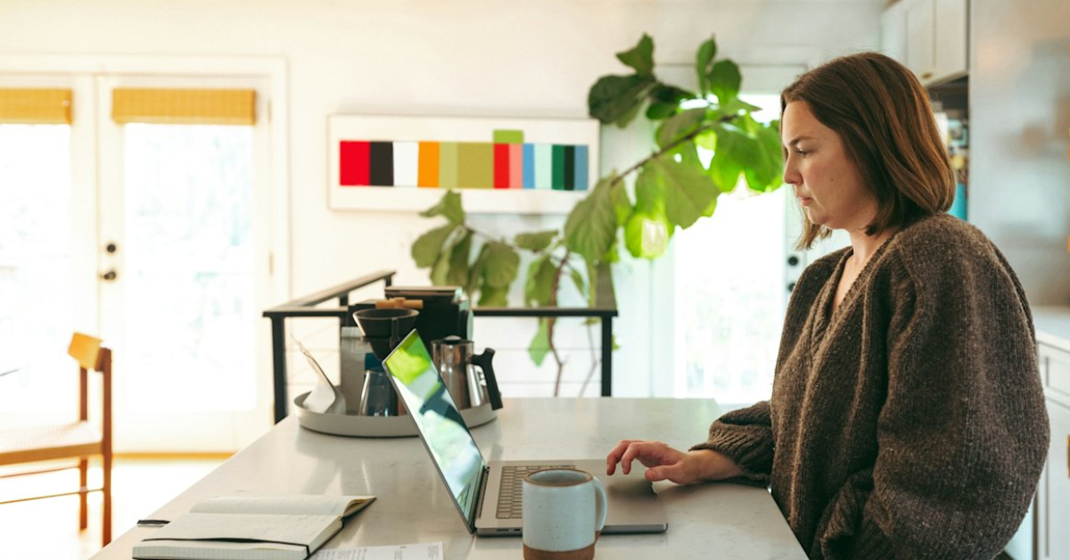 Marketing and acquiring your first customers